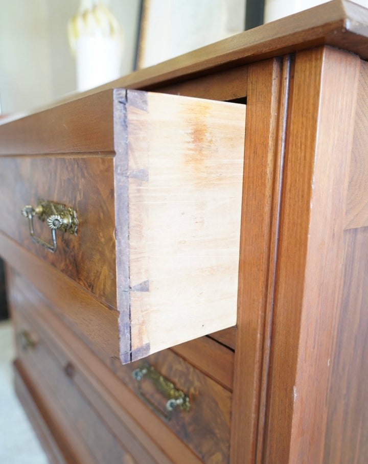 VINTAGE WALNUT CHEST OF DRAWERS WITH BURL WOOD