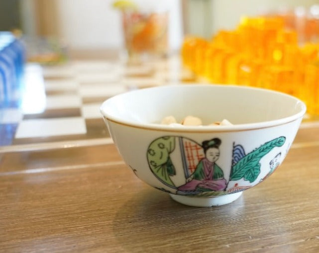 VINTAGE SMALL CHINESE GEISHA BOWL