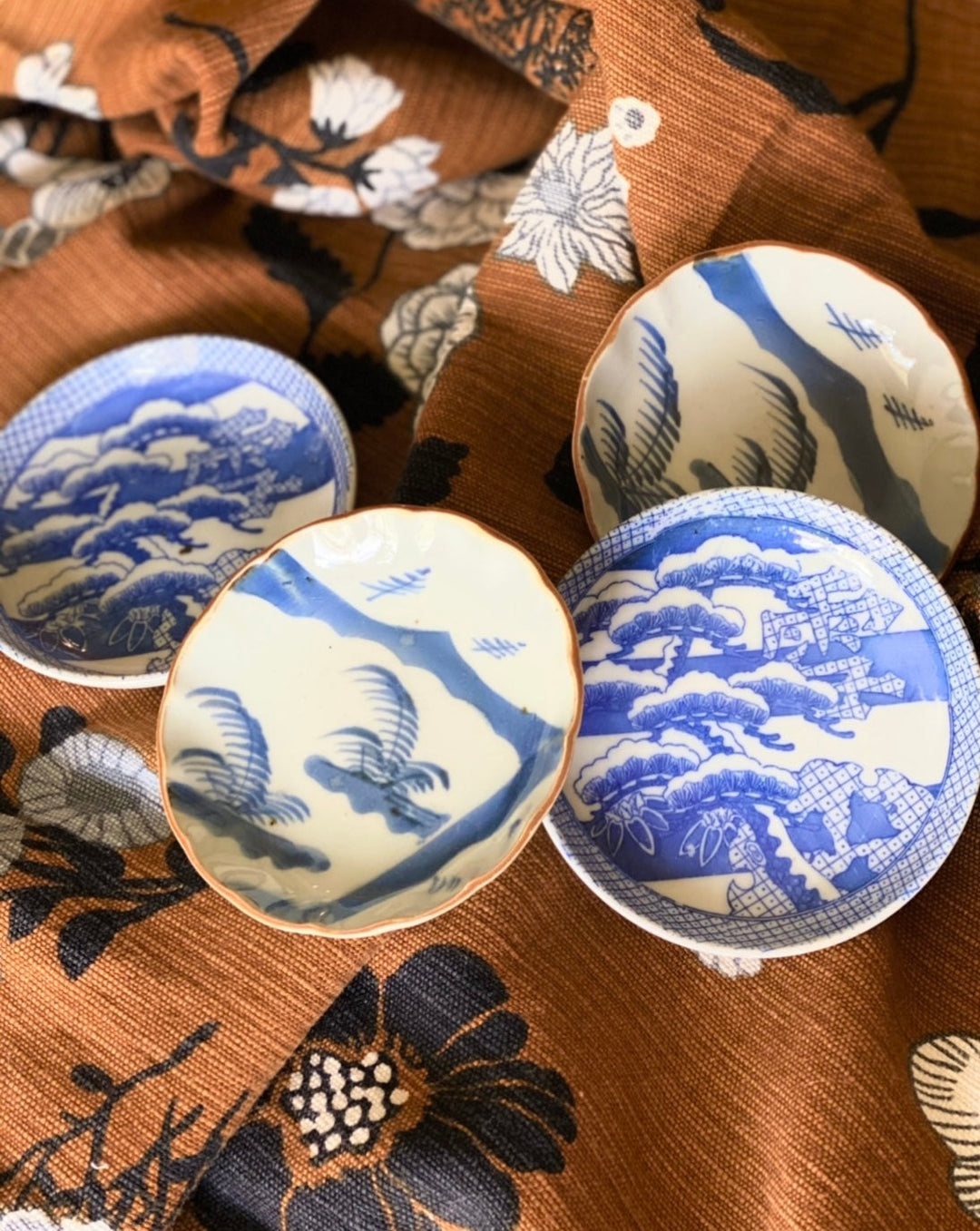 VINTAGE MINIATURE CHINESE BOWLS