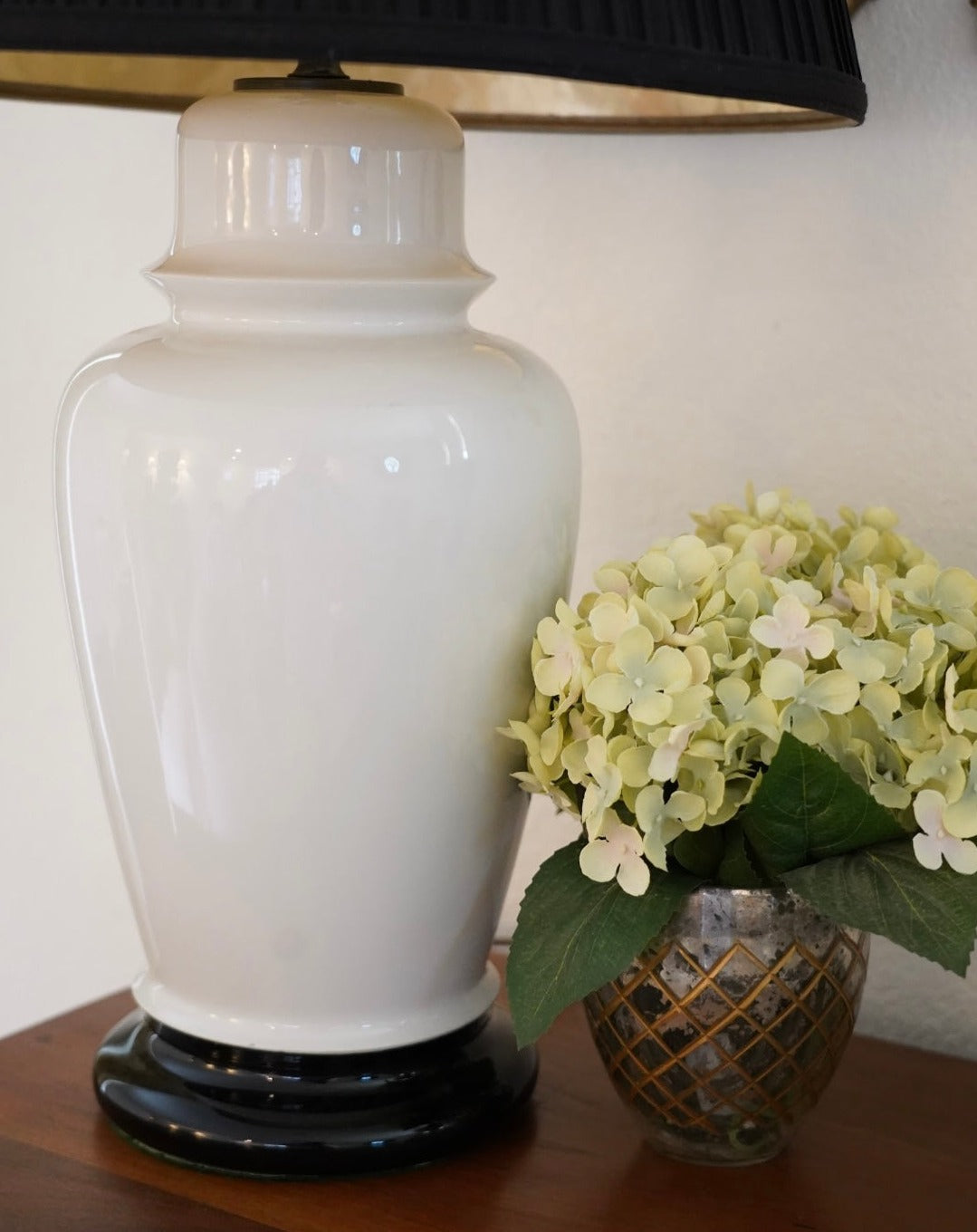 VINTAGE WHITE GINGER JAR LAMP