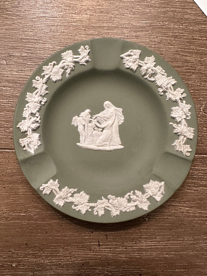 VINTAGE WEDGWOOD JASPERWARE GREEN ASHTRAY