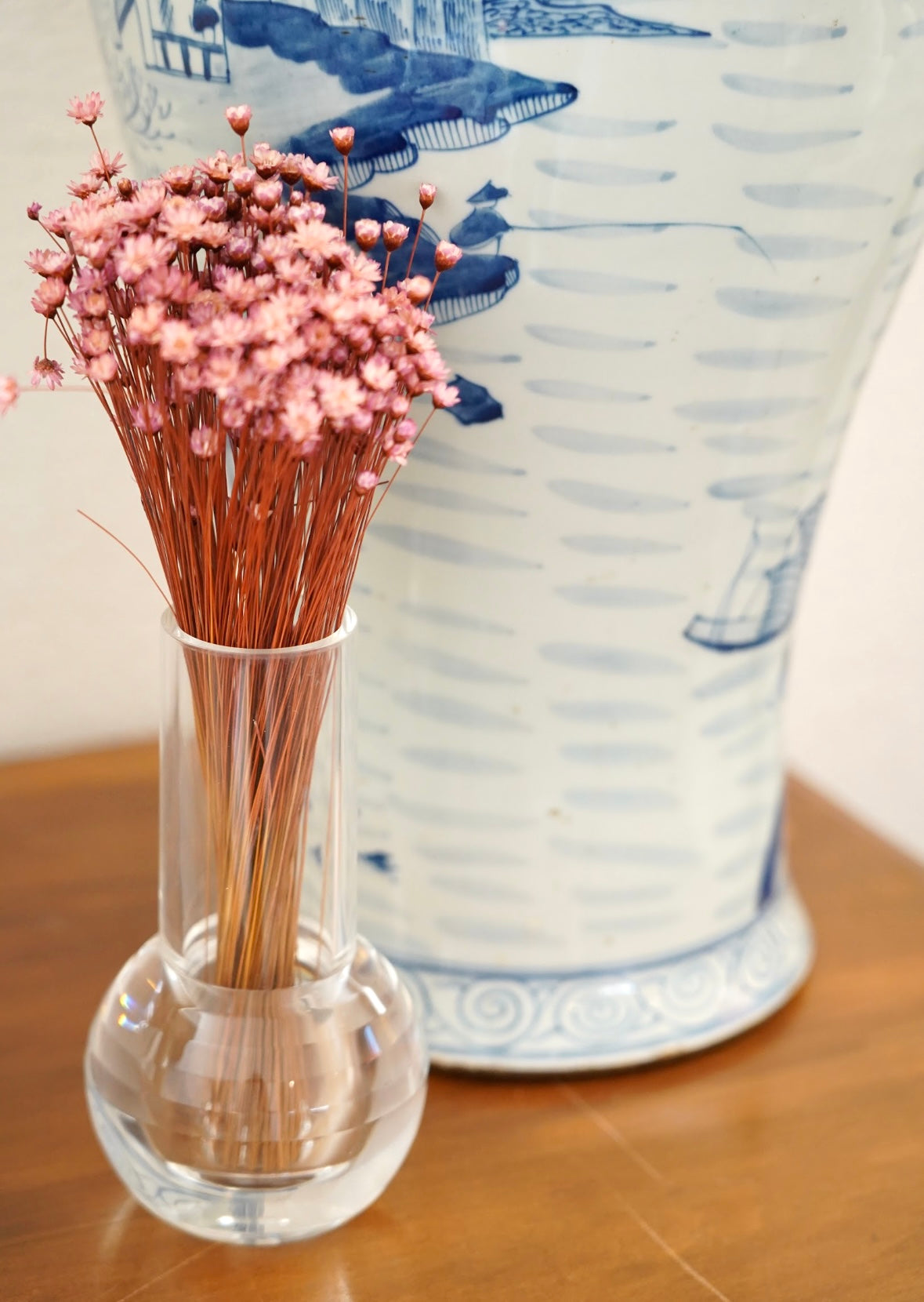 CUT ACRYLIC VASE WITH DRIED FLOWERS