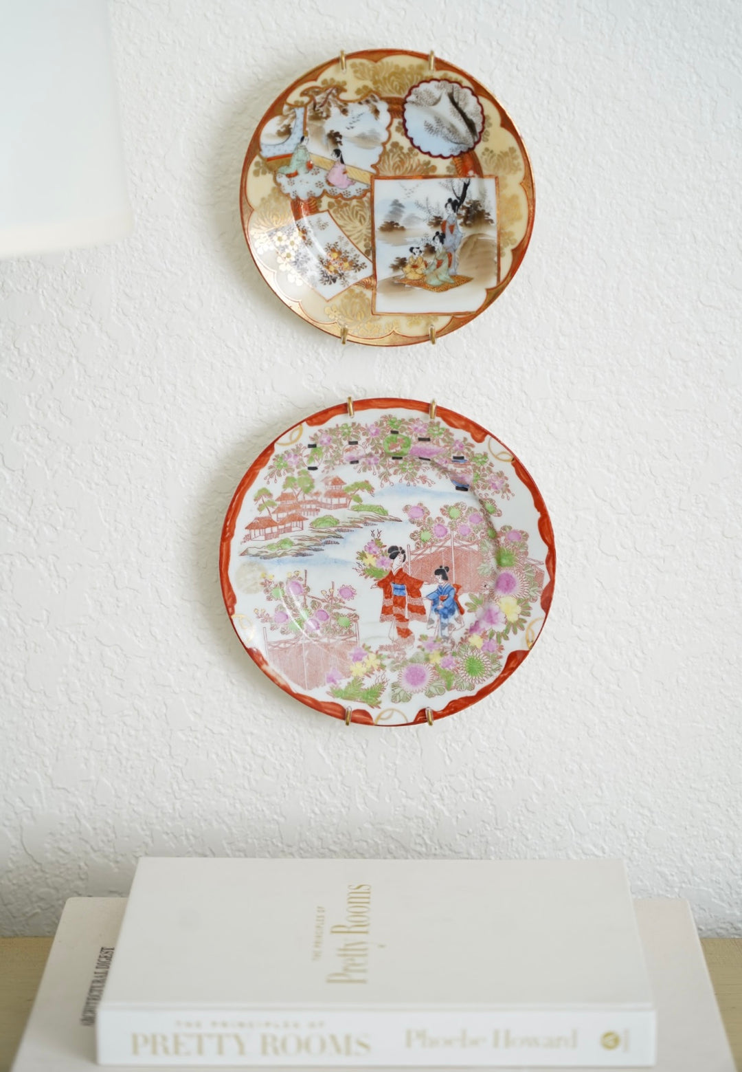 PAIR OF DECORATIVE GEISHA PLATES