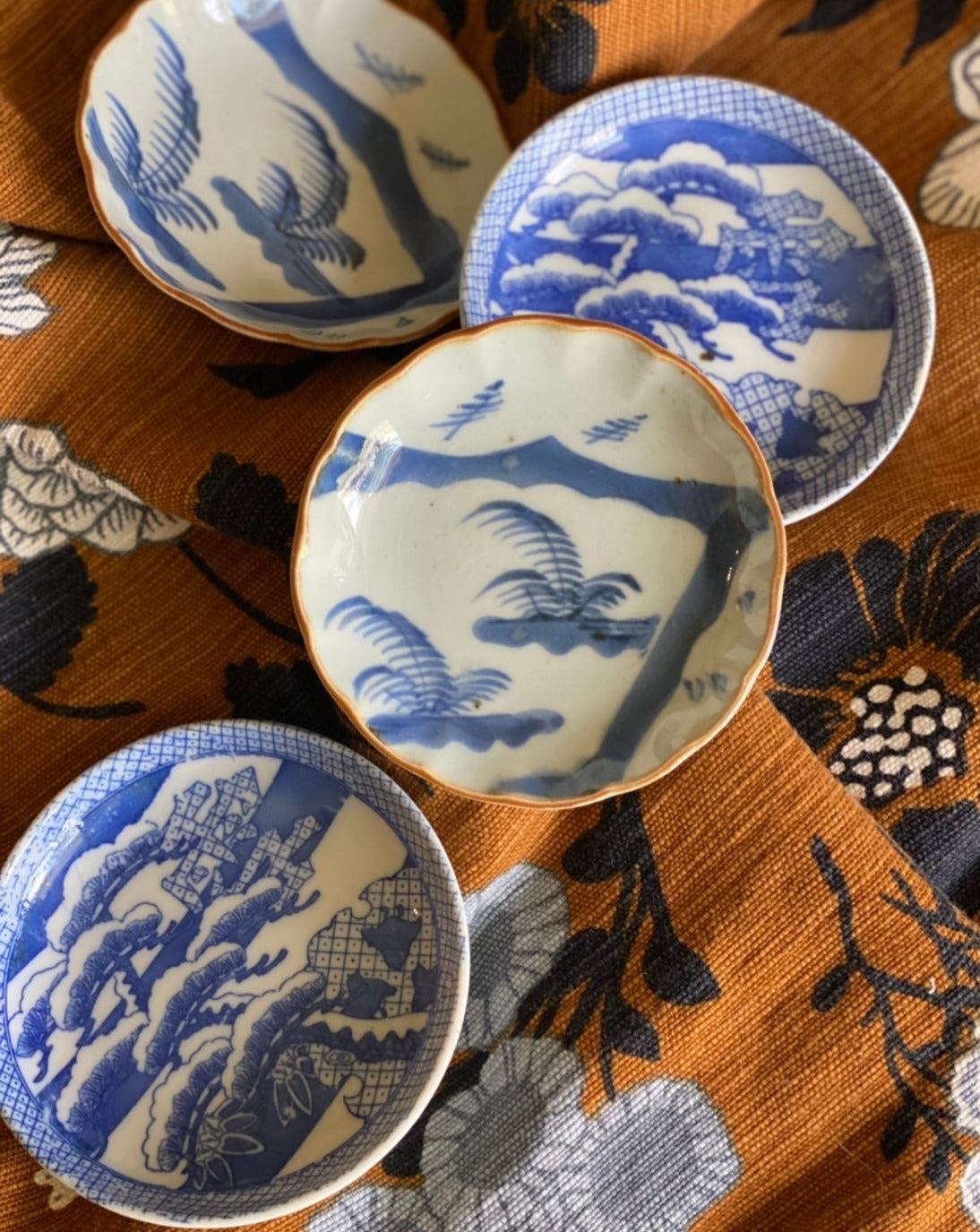 VINTAGE MINIATURE CHINESE BOWLS