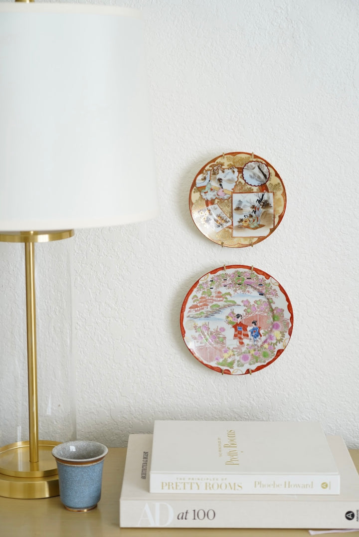 PAIR OF DECORATIVE GEISHA PLATES