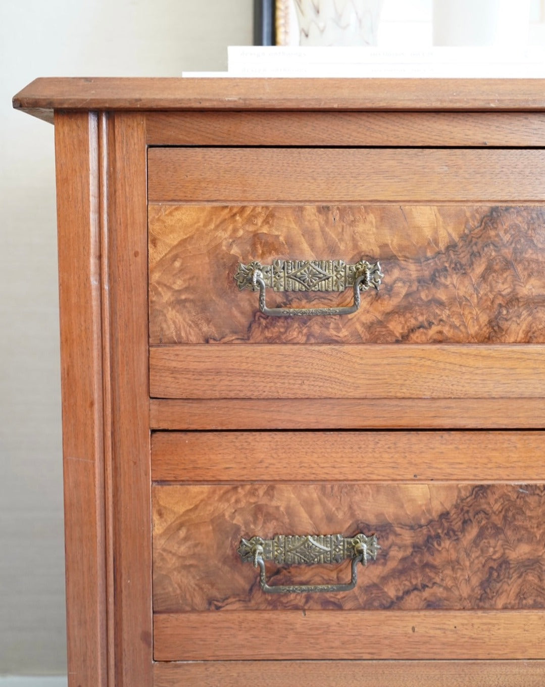 VINTAGE WALNUT CHEST OF DRAWERS WITH BURL WOOD