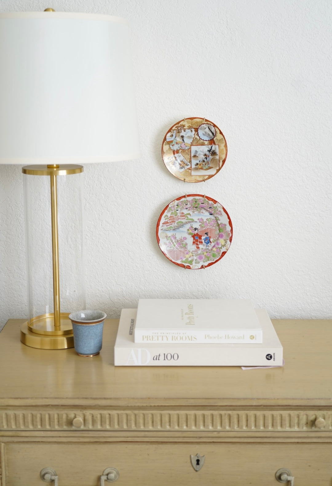 PAIR OF DECORATIVE GEISHA PLATES