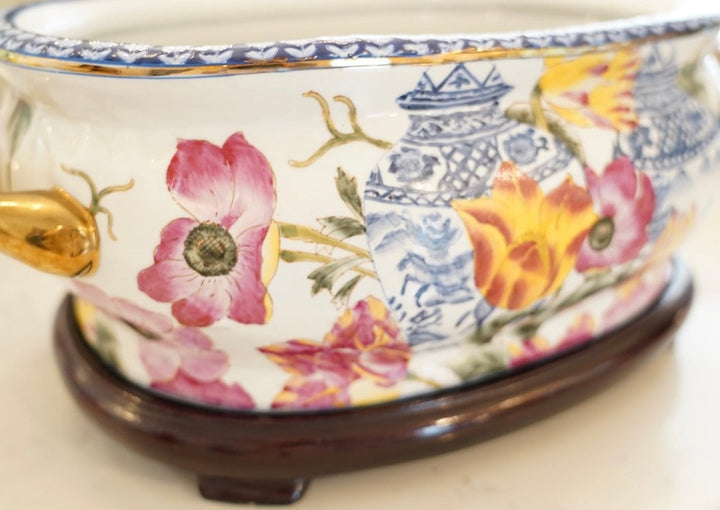 CHINESE PORCELAIN FOOT BATH WITH FLORAL MOTIF