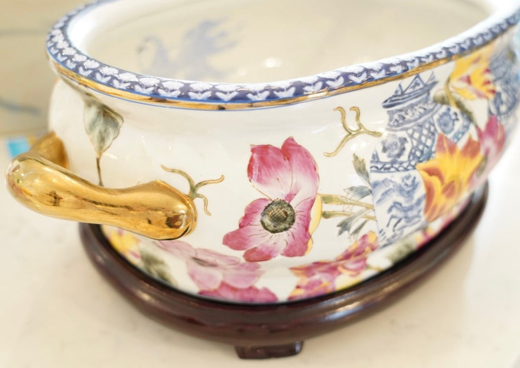 CHINESE PORCELAIN FOOT BATH WITH FLORAL MOTIF