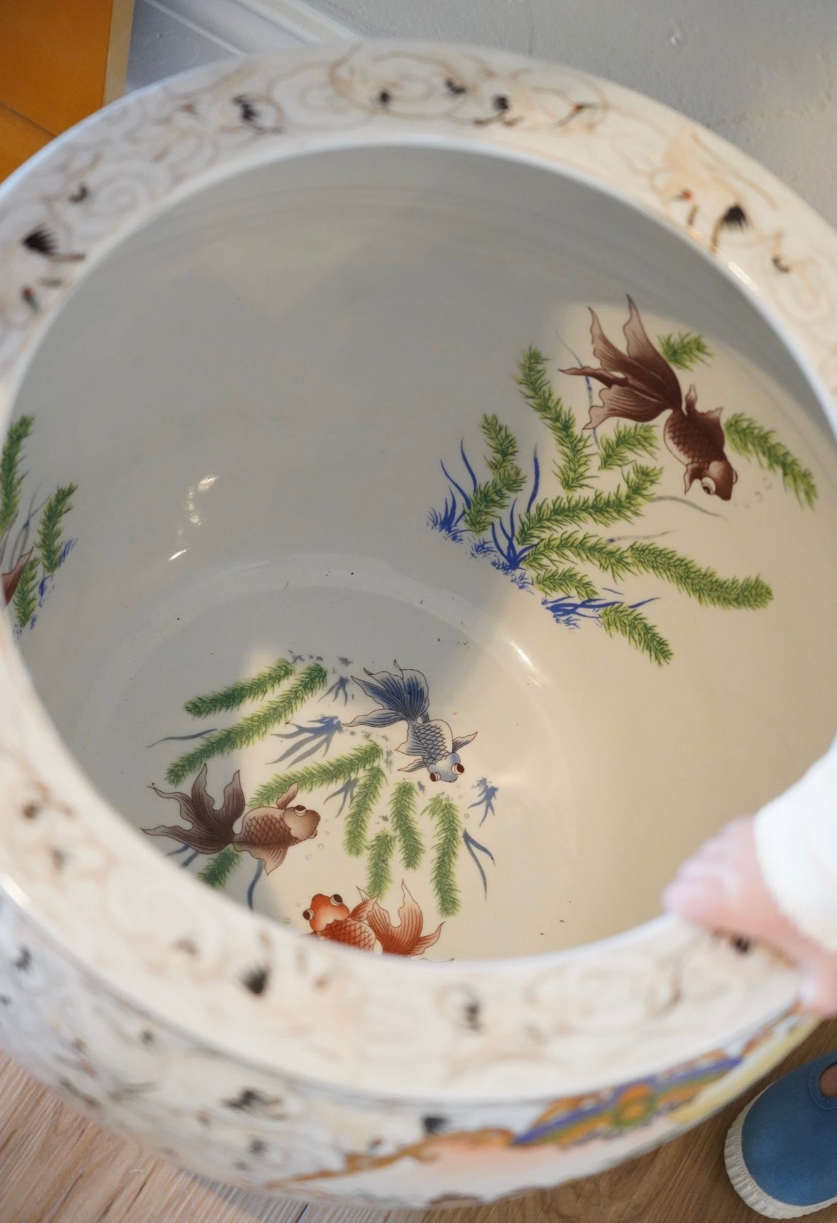 PORCELAIN FISHBOWL PLANTER WITH CLASSIC ORIENTAL DECORATIONS