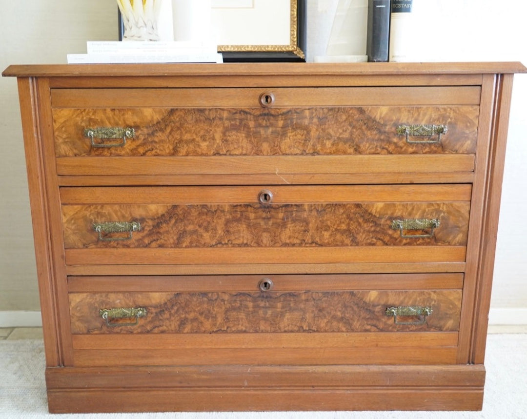 VINTAGE WALNUT CHEST OF DRAWERS WITH BURL WOOD