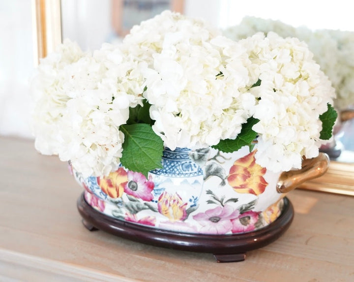 CHINESE PORCELAIN FOOT BATH WITH FLORAL MOTIF