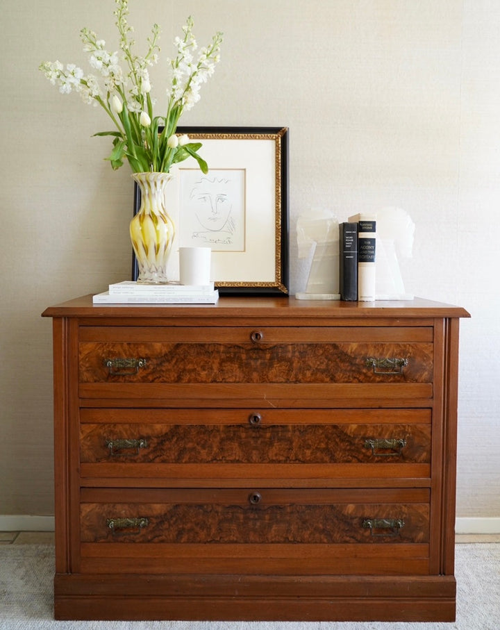 VINTAGE WALNUT CHEST OF DRAWERS WITH BURL WOOD