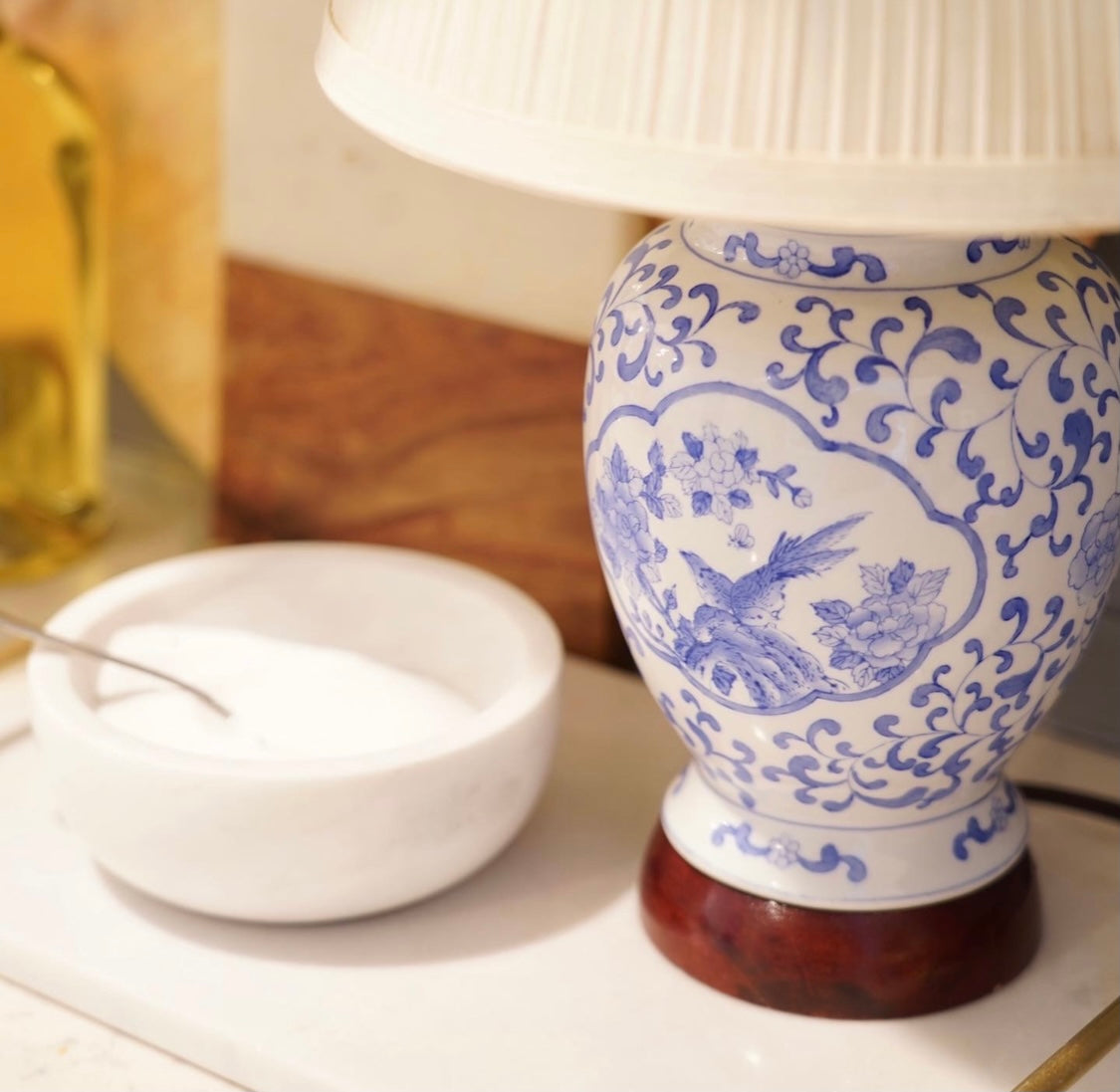 VINTAGE BLUE CHINOISERIE LAMP